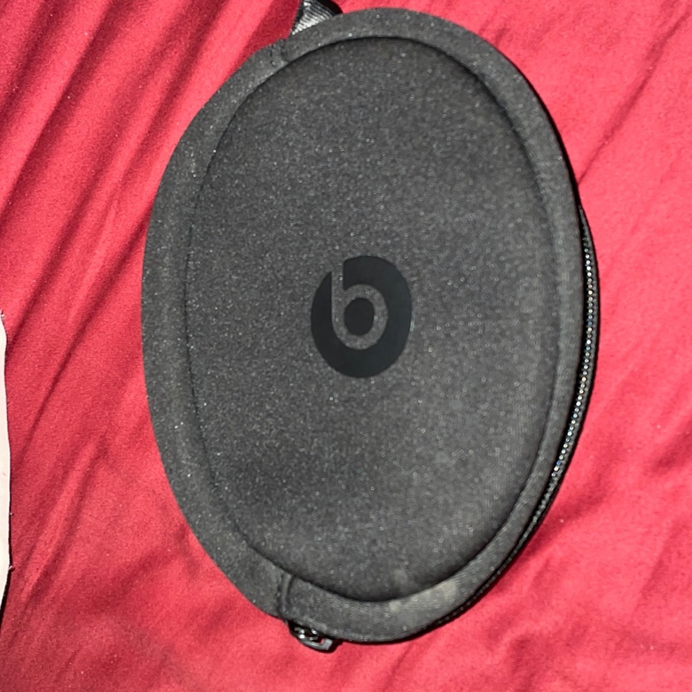 Black Beats headphones case